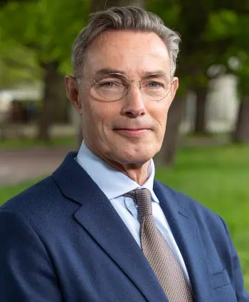 Bron foto: https://www.vvd.nl/profielen/cees-van-der-sanden/