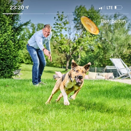 Alexander Quade in gelukkiger tijden met zijn hond Amy... 